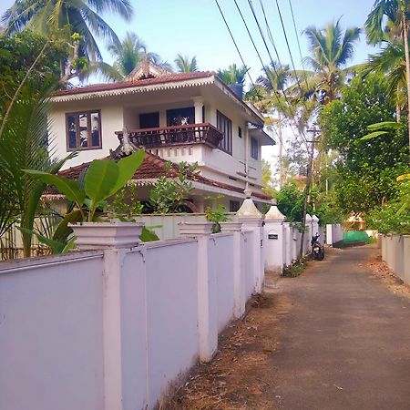 Thachattu Homestay Vaikom ภายนอก รูปภาพ