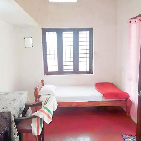 Thachattu Homestay Vaikom ภายนอก รูปภาพ