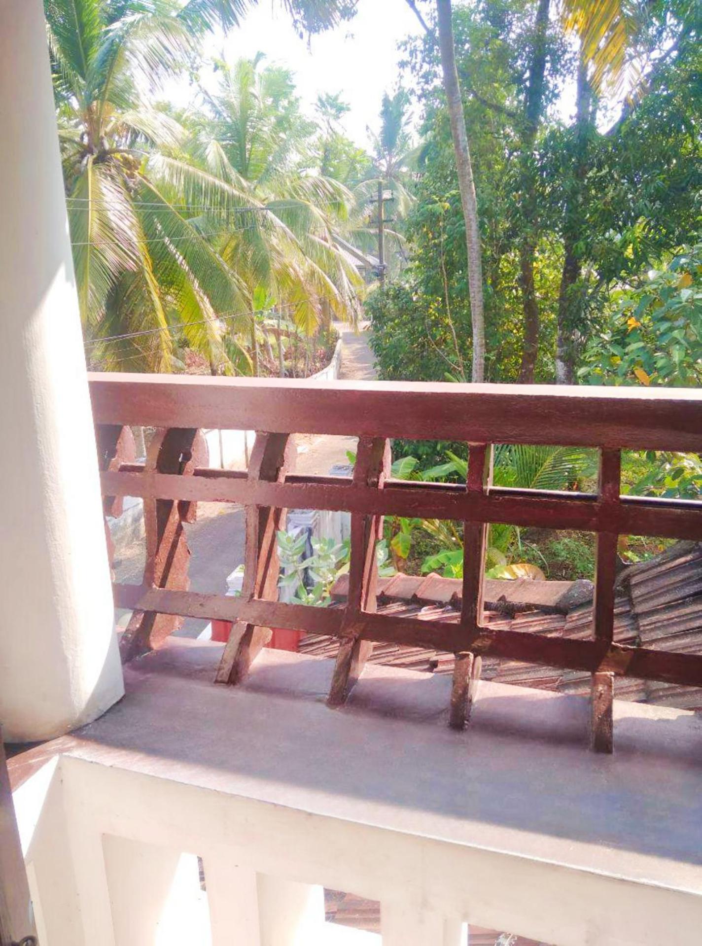 Thachattu Homestay Vaikom ภายนอก รูปภาพ