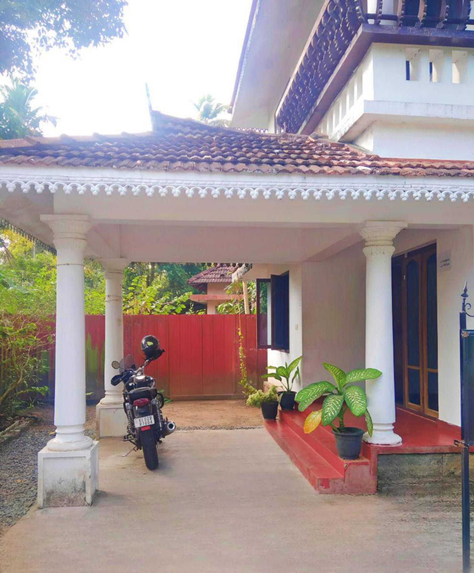 Thachattu Homestay Vaikom ภายนอก รูปภาพ